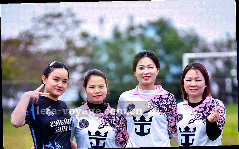 改版前后首屏加载对比的抽象条形图，标出约 0.8 秒的差异区间